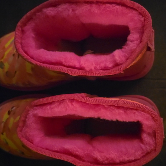 Womens Uggs - Picture 3 of 6